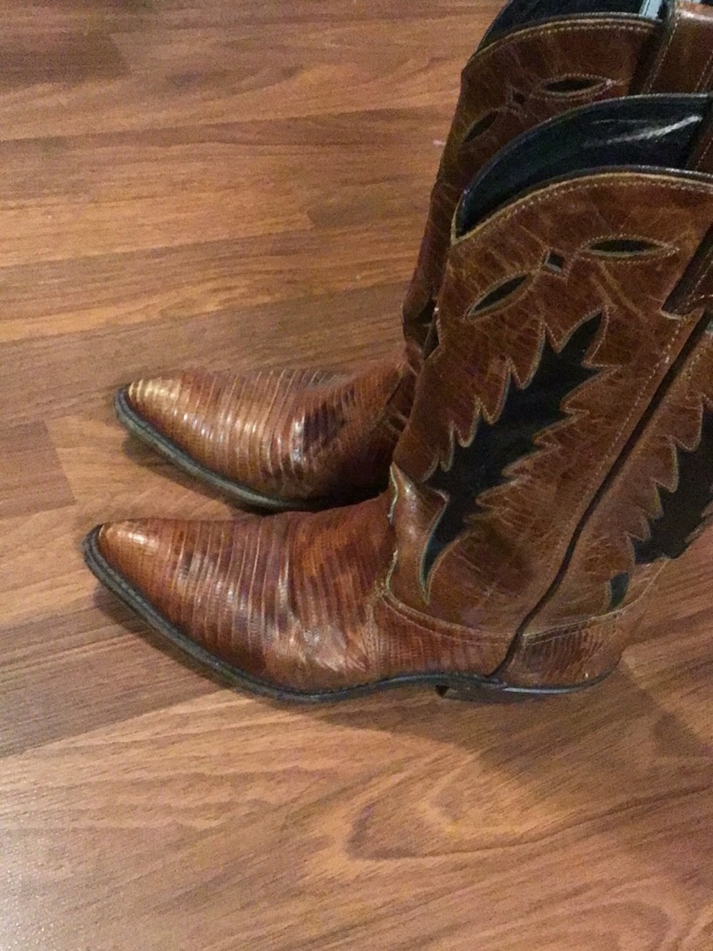Vintage Brown Leather Western Heeled Boots with Black Accents - Picture 6 of 7